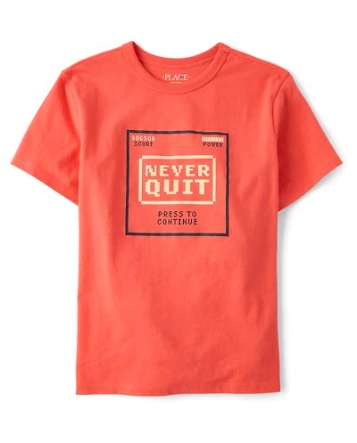 T-shirt graphique « Les garçons n'abandonnent jamais »