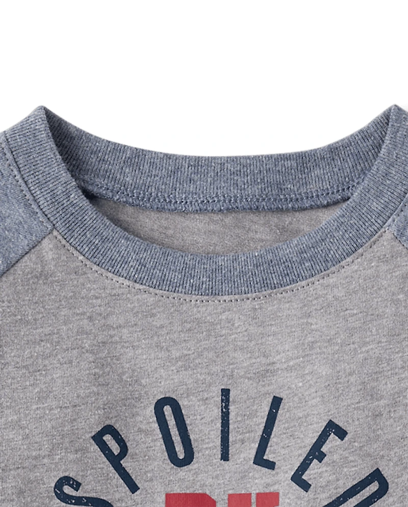 T-shirt raglan graphique chiné pour bébés et petits garçons gâtés par grand-mère