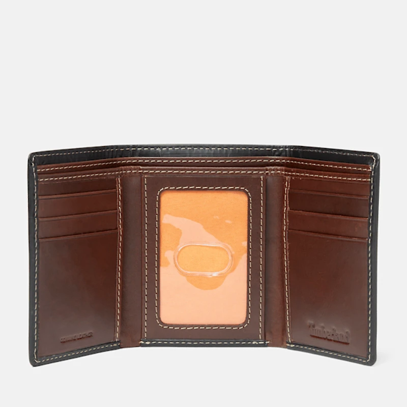 Men's Waxy Pull Up Trifold