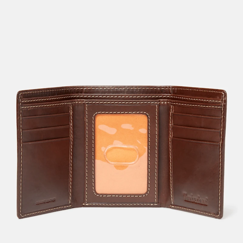 Men's Waxy Pull Up Trifold