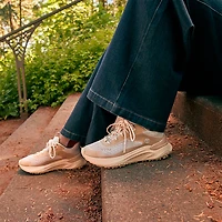 Women's Motion Access Low Lace-Up Sneaker