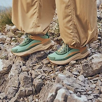 Women's Motion Access Low Lace-Up Waterproof Sneaker