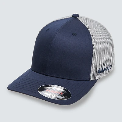 Oakley Men's Golf Cresting Trucker Size: