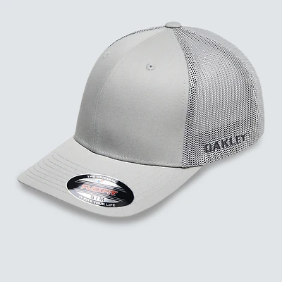 Oakley Men's Golf Cresting Trucker Size: S/m