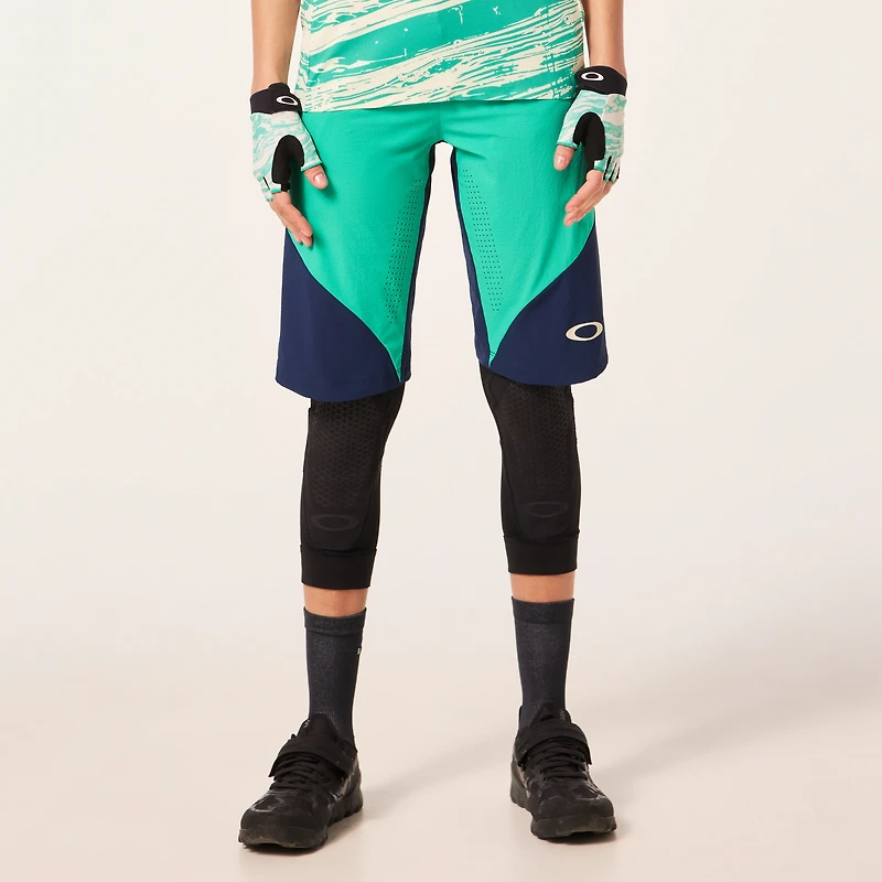Oakley Women's W. Seeker Airline Short Size: