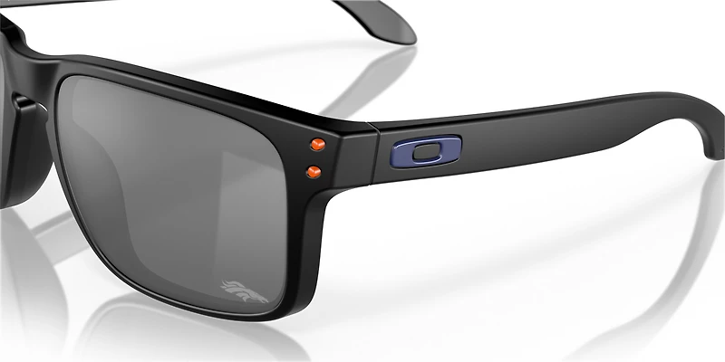 OO9102 Denver Broncos Holbrook™