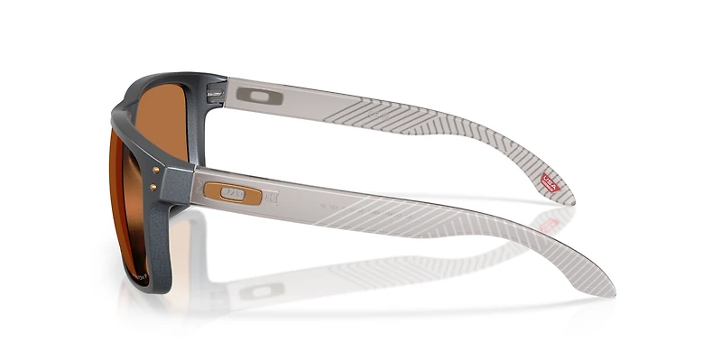 Holbrook™ XL Forge Collection
