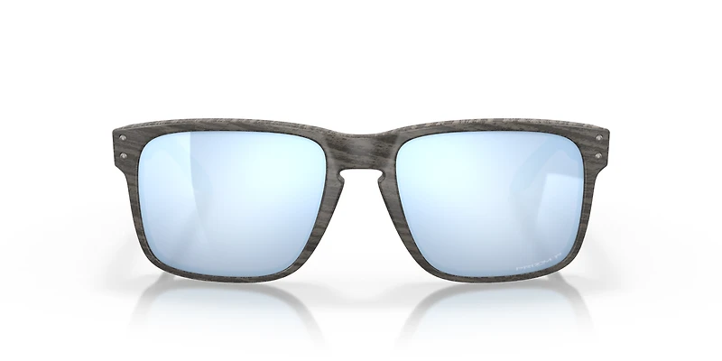 Holbrook™ Woodgrain Collection