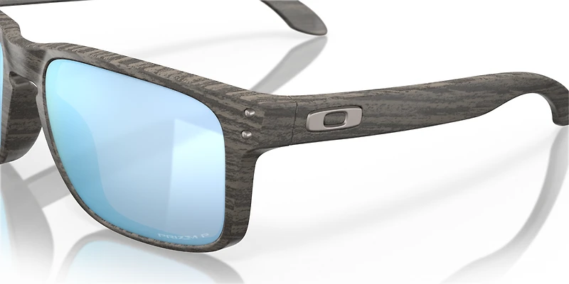 Holbrook™ Woodgrain Collection