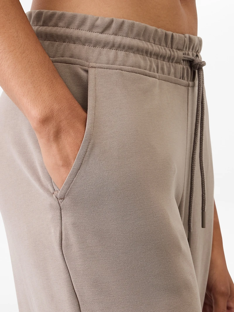 Seasoft Mid Rise Straight Crop