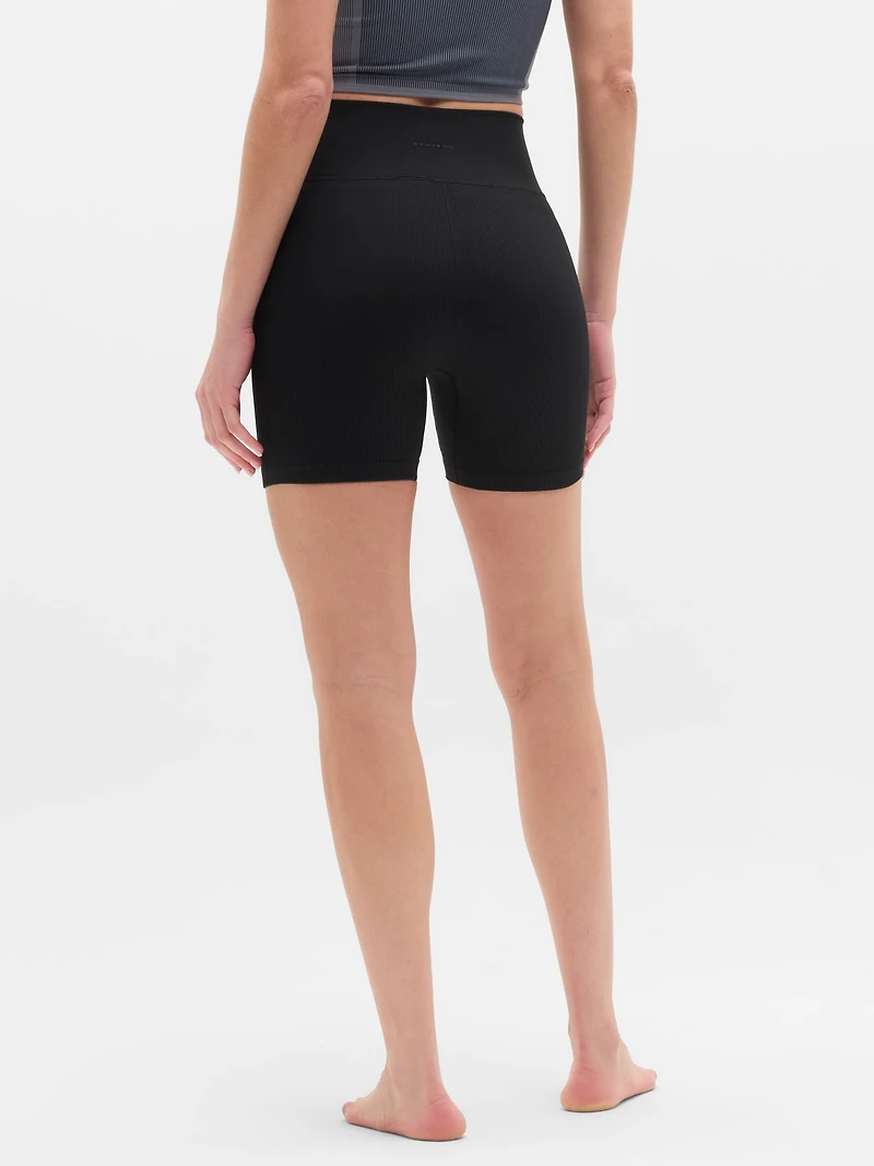 Recharge Seamless 5" Short