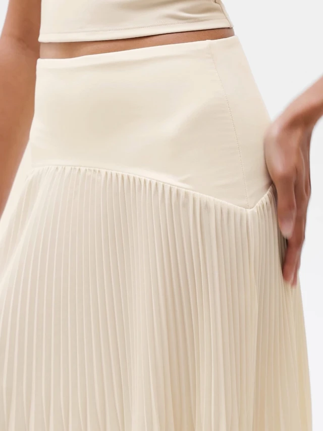Featherweight Plissé Midi Skirt