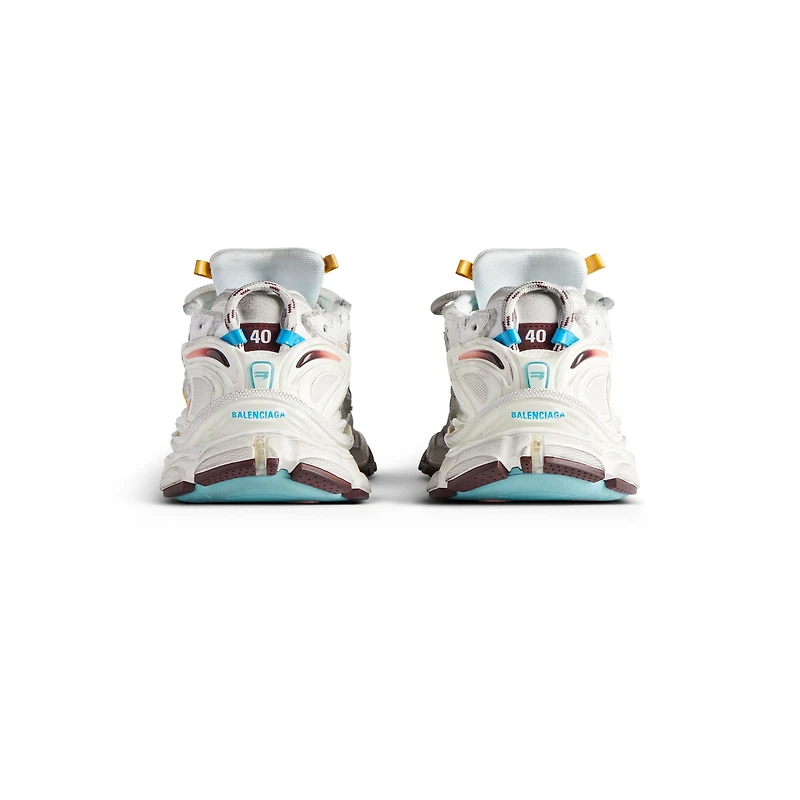 runner sneaker