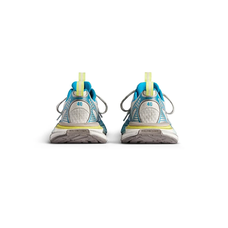 3xl toe spray sneaker