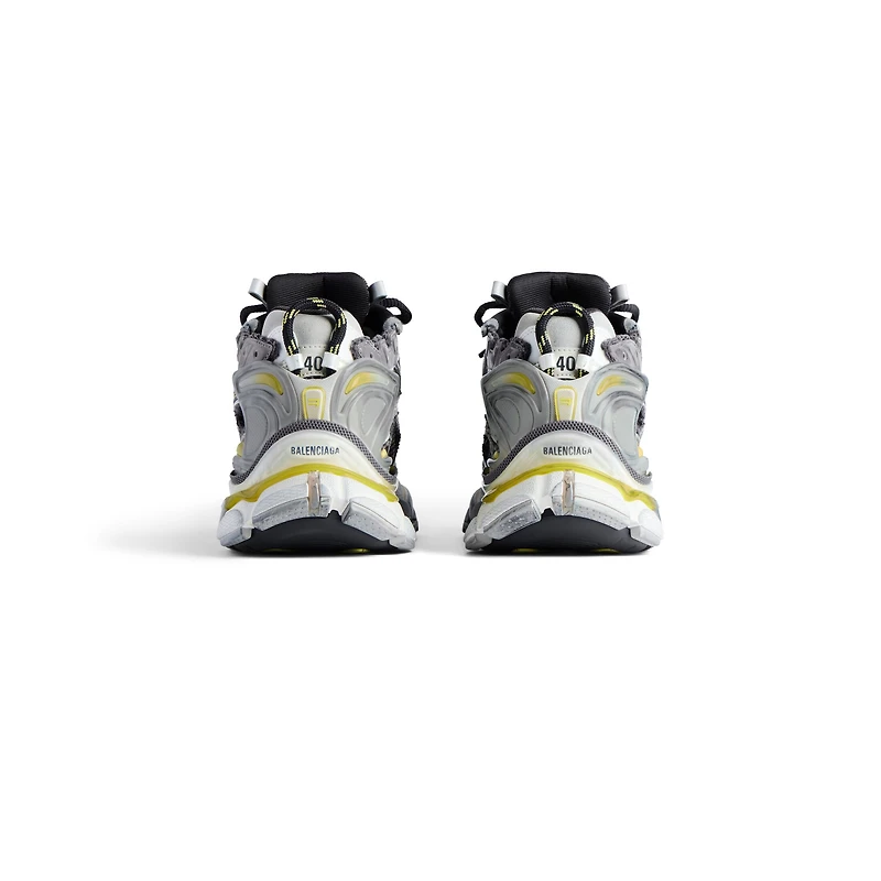 runner sneaker