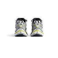 runner sneaker