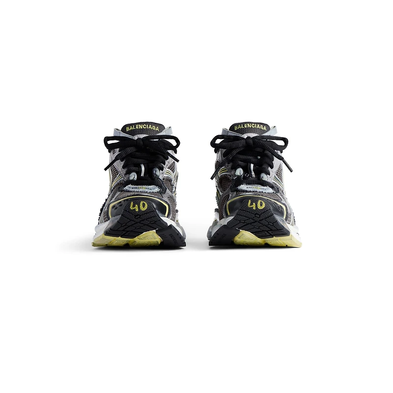 runner sneaker