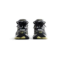 runner sneaker