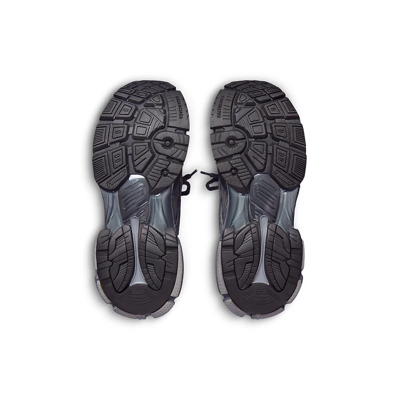 runner sneaker