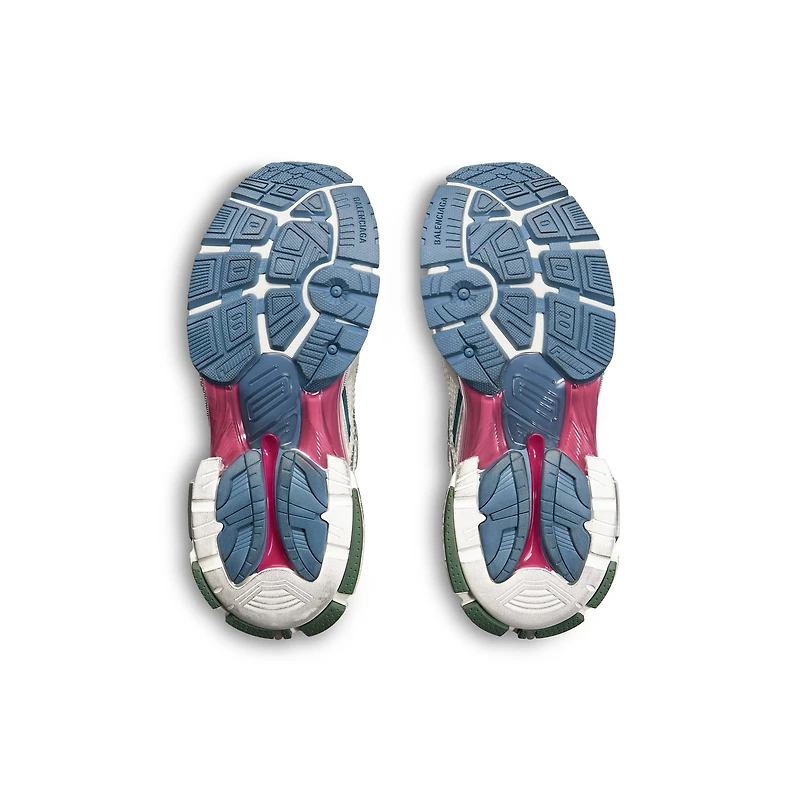 runner sneaker