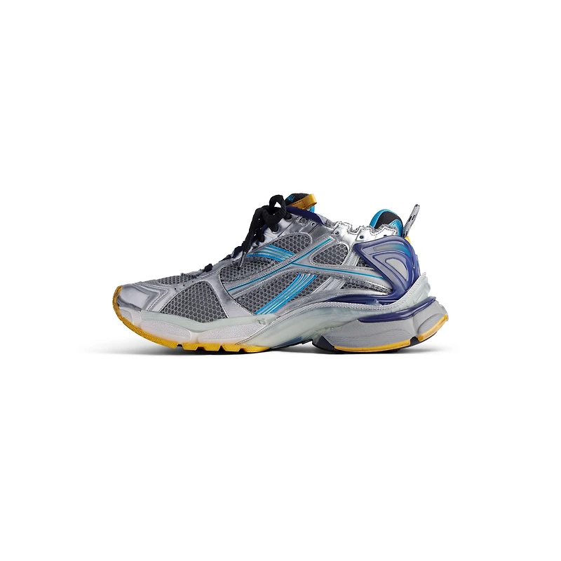 runner sneaker