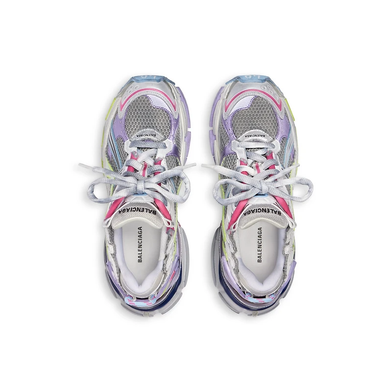 runner sneaker