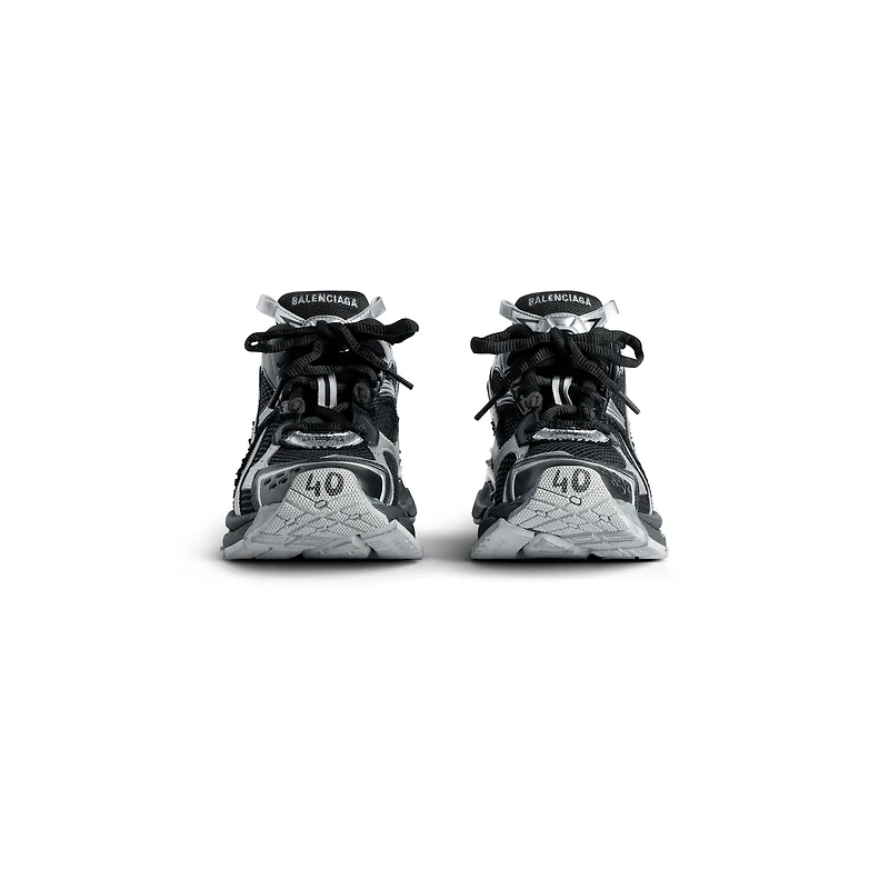 runner sneaker