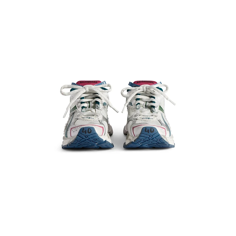 runner sneaker