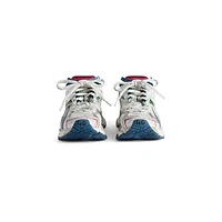 runner sneaker