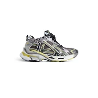 runner sneaker
