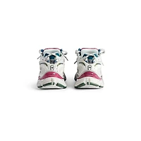 runner sneaker