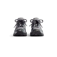 runner sneaker
