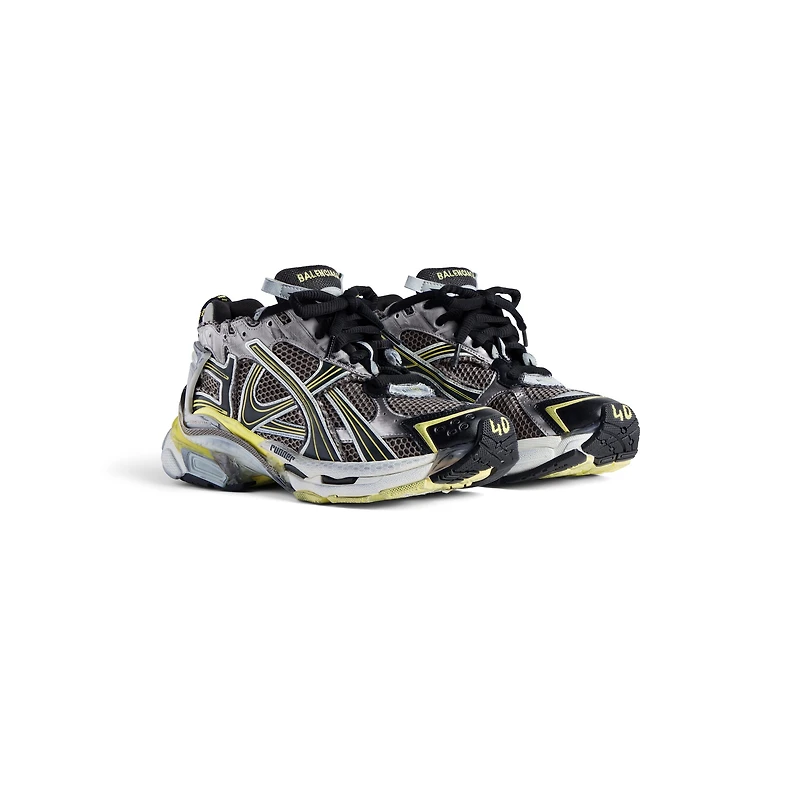 runner sneaker