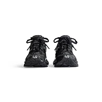 runner sneaker