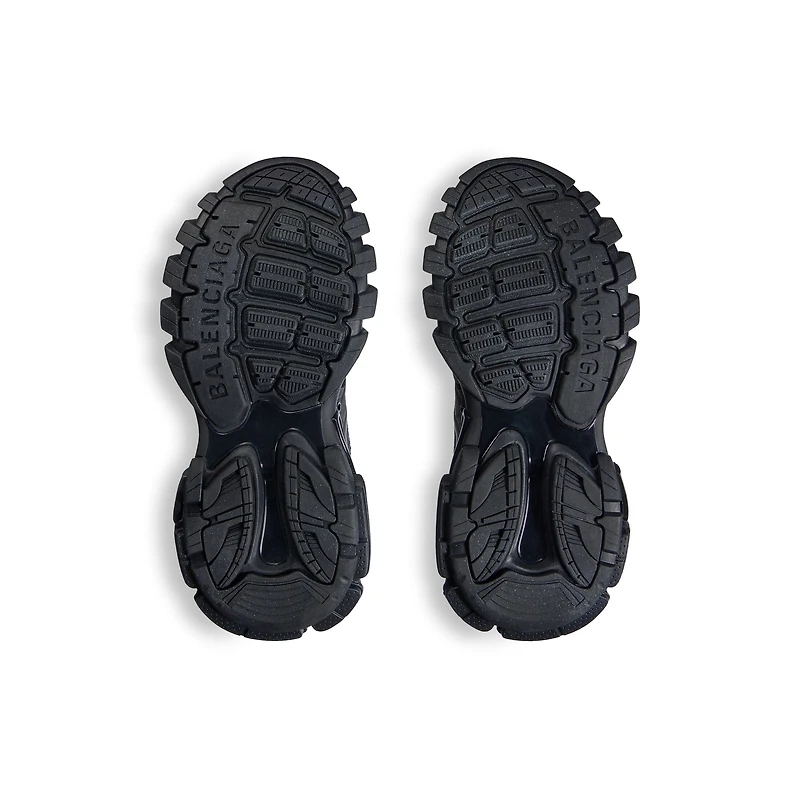 track signature sneaker