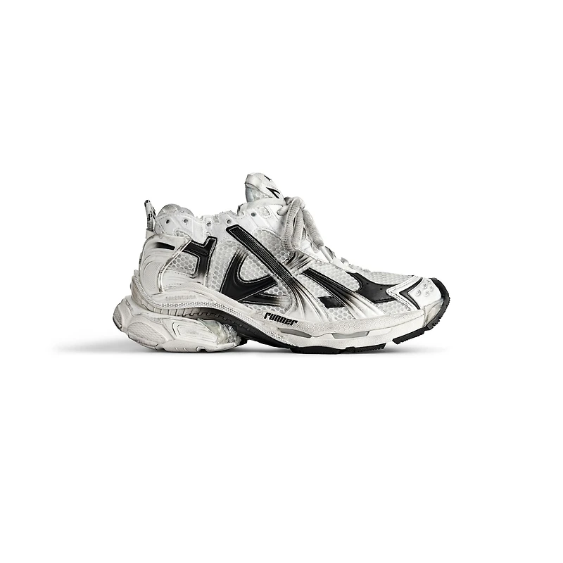 runner gradient sneaker