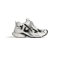 runner gradient sneaker