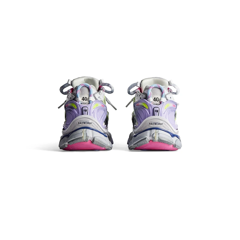 runner sneaker