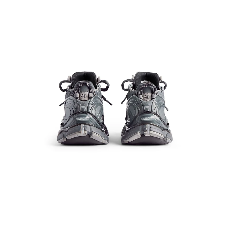 runner sneaker