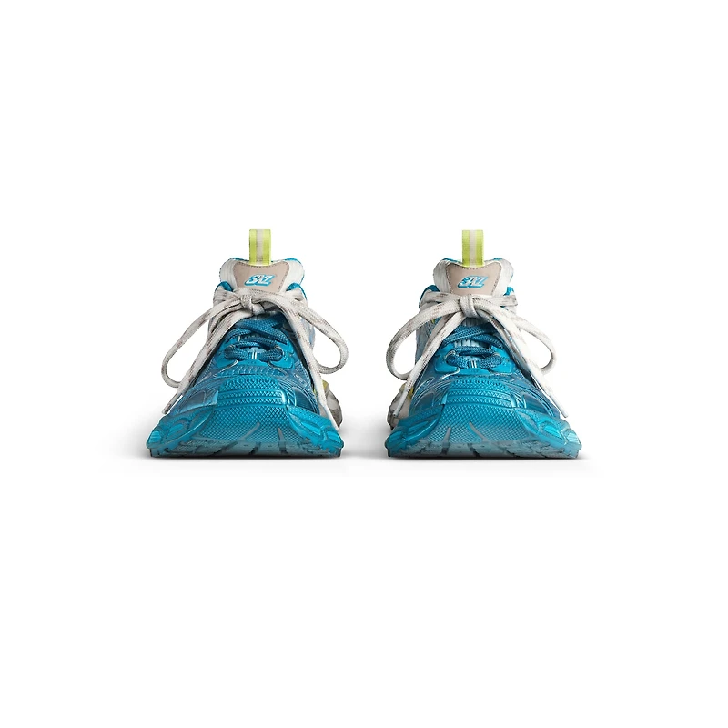 3xl toe spray sneaker