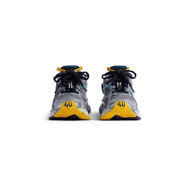 runner sneaker
