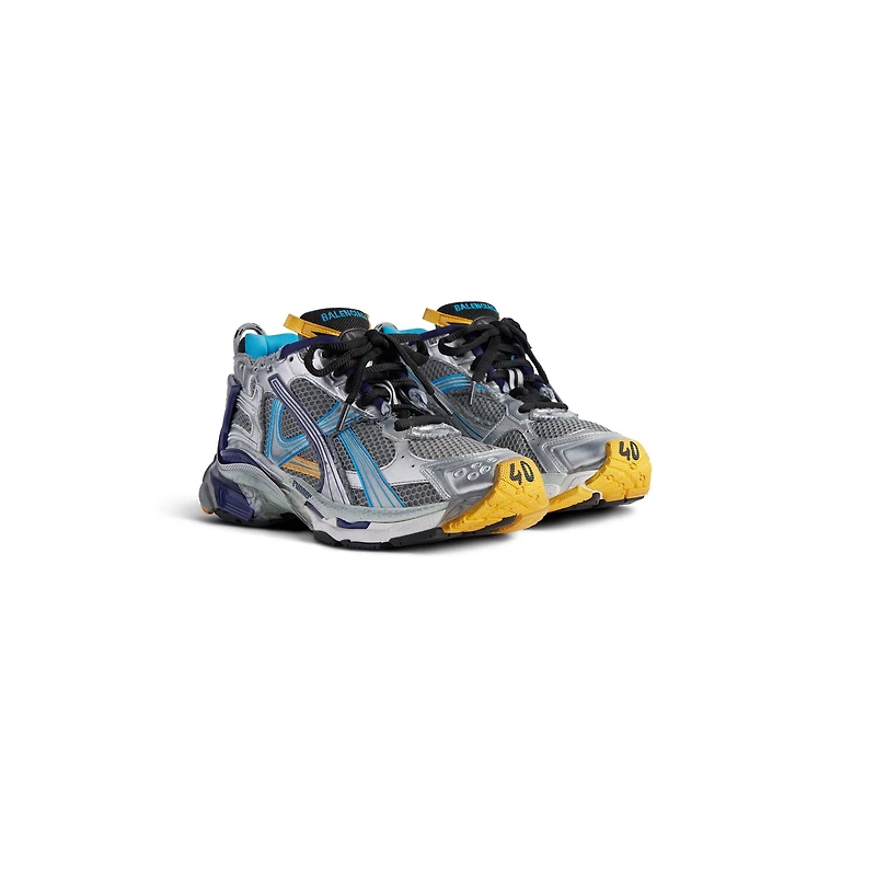runner sneaker