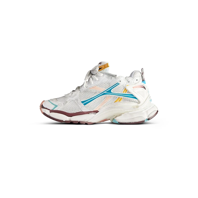 runner sneaker