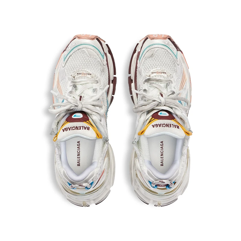 runner sneaker