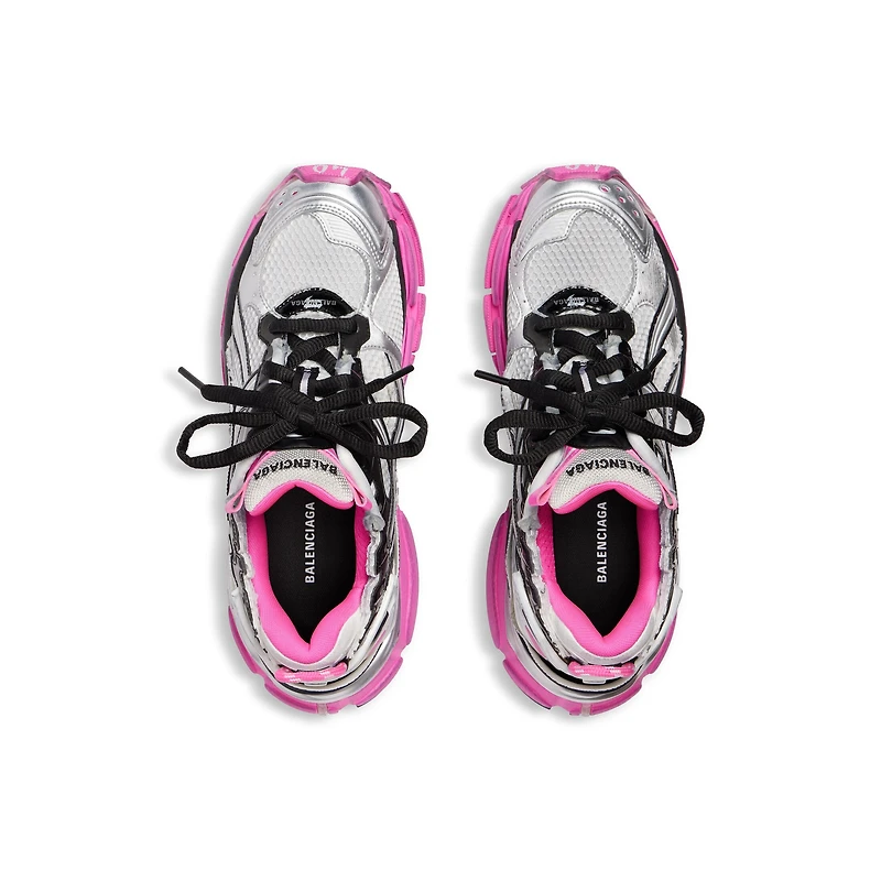 runner sneaker
