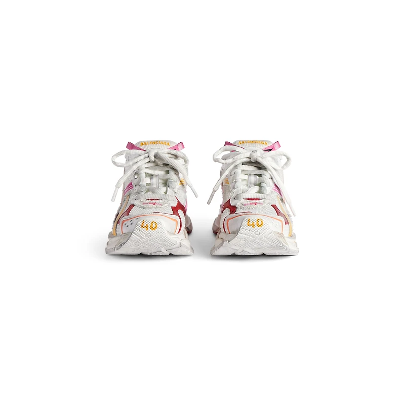 runner sneaker