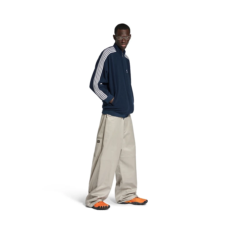 anatomic runner sneaker