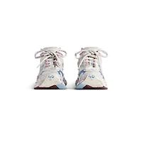 runner gradient sneaker