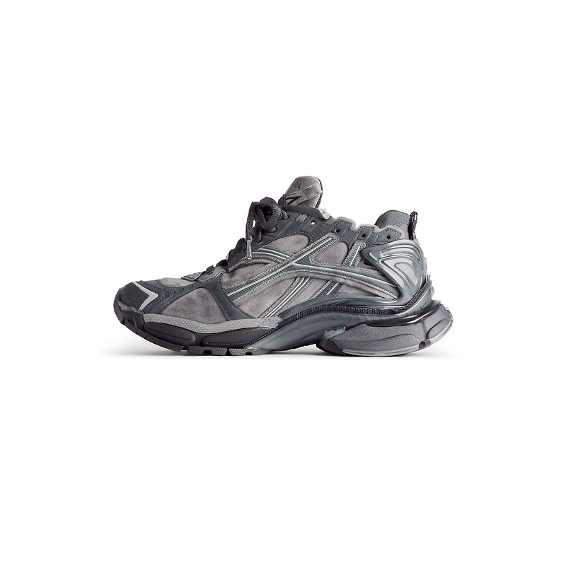 runner sneaker
