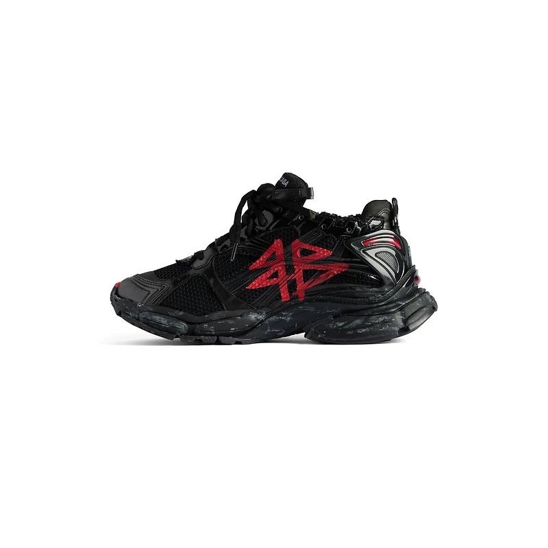 runner graffiti sneaker